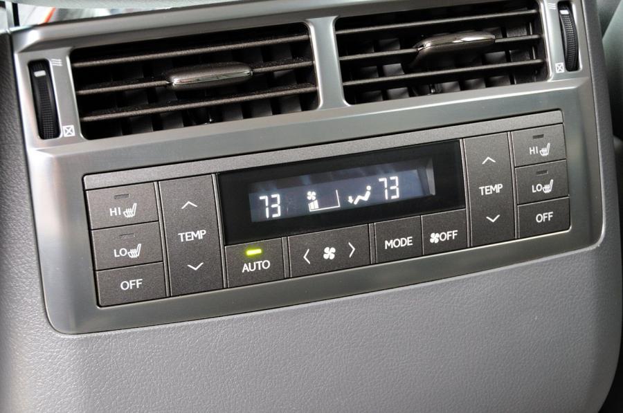  Lexus LX570 2009 года  (фото 21 из 46)
